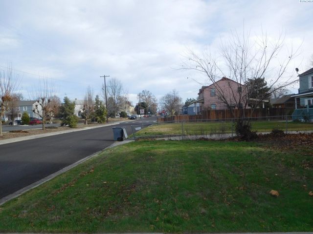 709 Comstock St, Richland, WA 99352