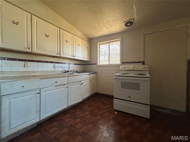 809 Thomas Avenue, St Louis, MO 63135