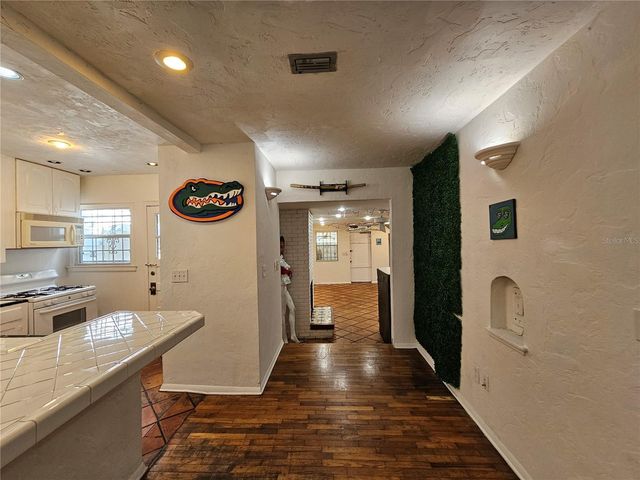 1822 NW 6TH AVENUE, Gainesville, FL 32603