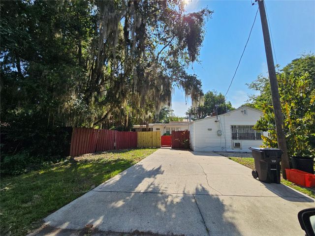 1822 NW 6TH AVENUE, Gainesville, FL 32603