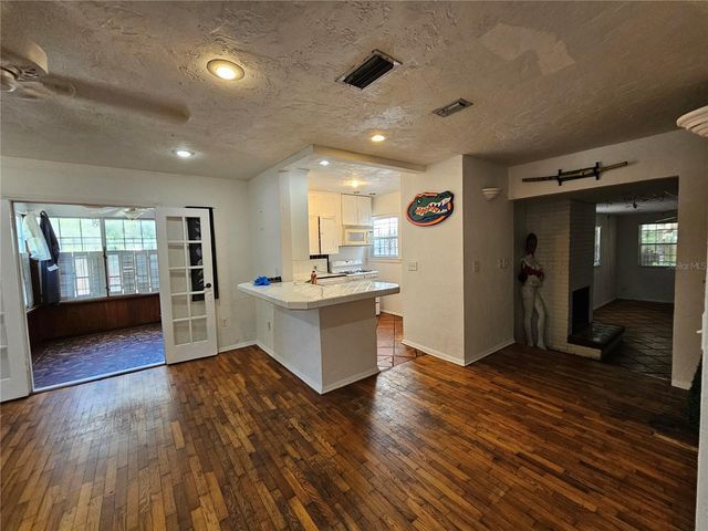 1822 NW 6TH AVENUE, Gainesville, FL 32603