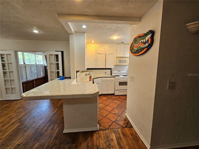 1822 NW 6TH AVENUE, Gainesville, FL 32603
