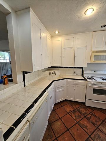 1822 NW 6TH AVENUE, Gainesville, FL 32603