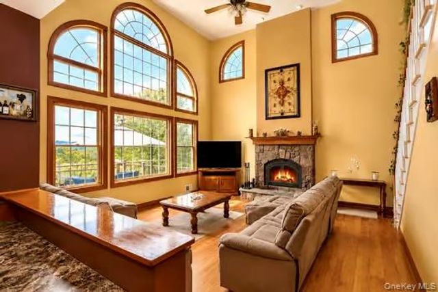 15 Christina Way, Milton, NY 12547