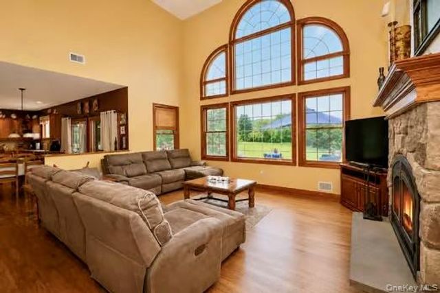 15 Christina Way, Milton, NY 12547