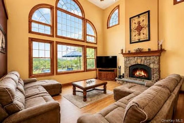 15 Christina Way, Milton, NY 12547