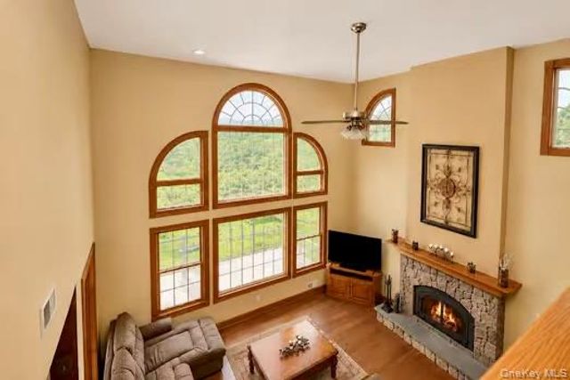 15 Christina Way, Milton, NY 12547