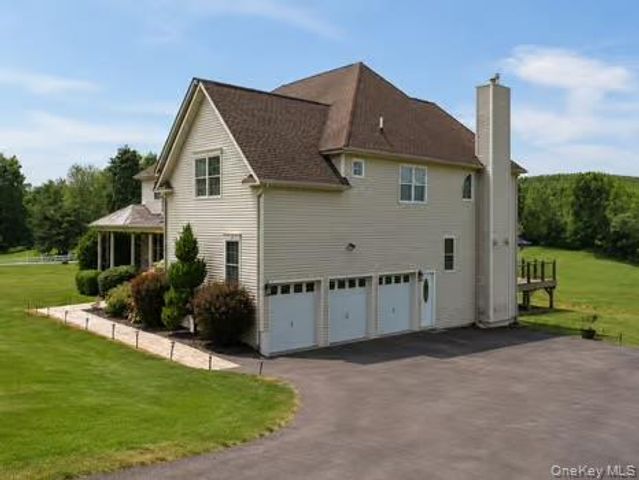 15 Christina Way, Milton, NY 12547