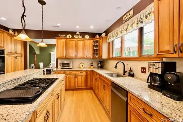 15 Christina Way, Milton, NY 12547