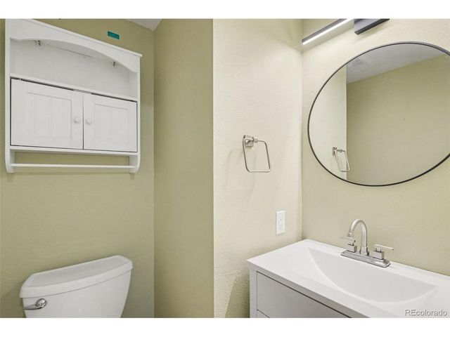 8601 E Yale Ave B, Denver, CO 80231