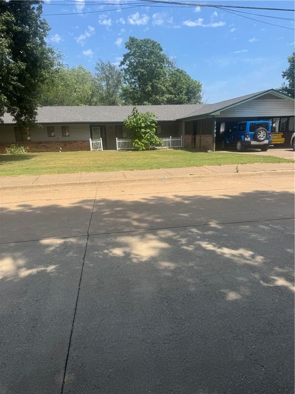2505 Elm Street, Siloam Springs, AR 72761