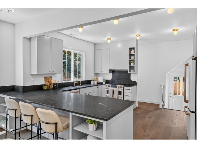 2327 Ne 52ND Ave, Portland, OR 97213