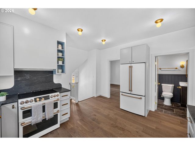 2327 Ne 52ND Ave, Portland, OR 97213