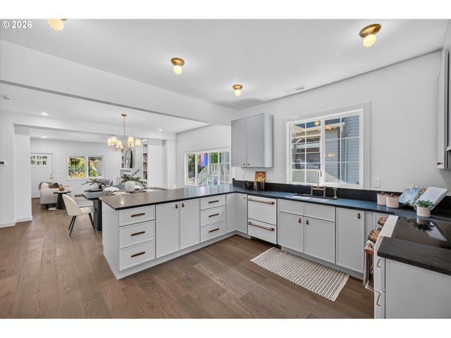 2327 Ne 52ND Ave, Portland, OR 97213