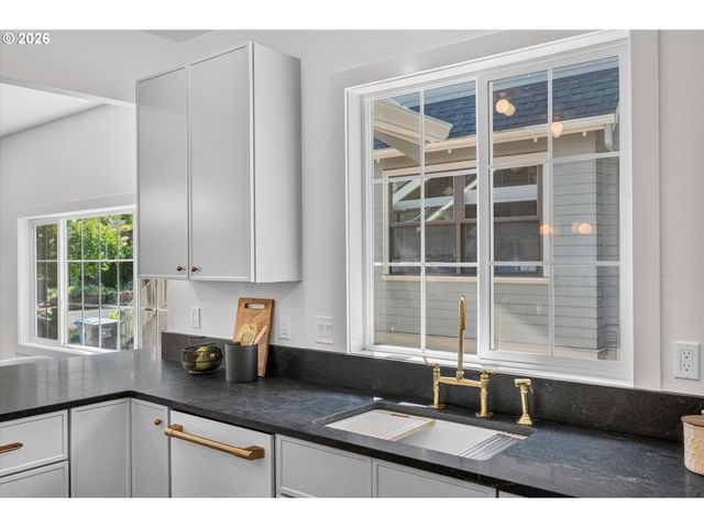 2327 Ne 52ND Ave, Portland, OR 97213