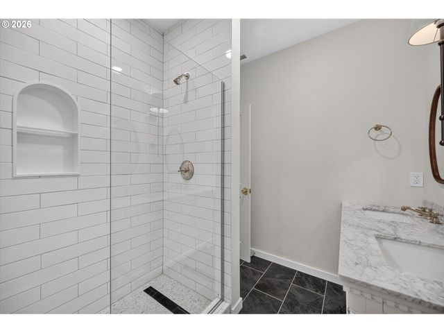 2327 Ne 52ND Ave, Portland, OR 97213