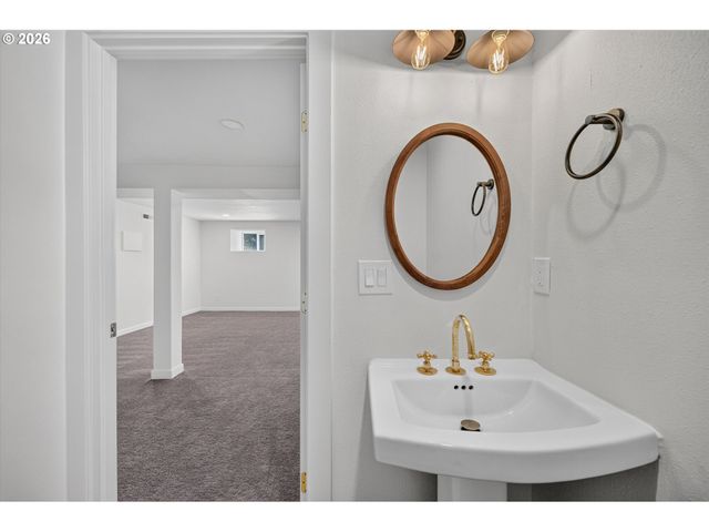 2327 Ne 52ND Ave, Portland, OR 97213