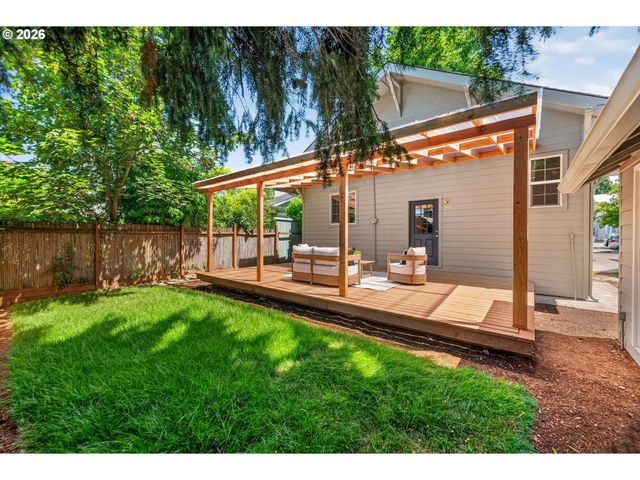 2327 Ne 52ND Ave, Portland, OR 97213