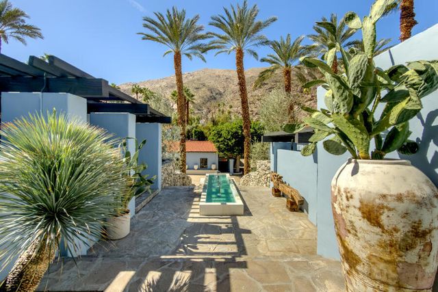 294 W Crestview Drive Drive, Palm Springs, CA 92264