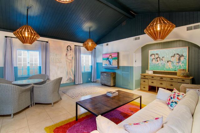 294 W Crestview Drive Drive, Palm Springs, CA 92264