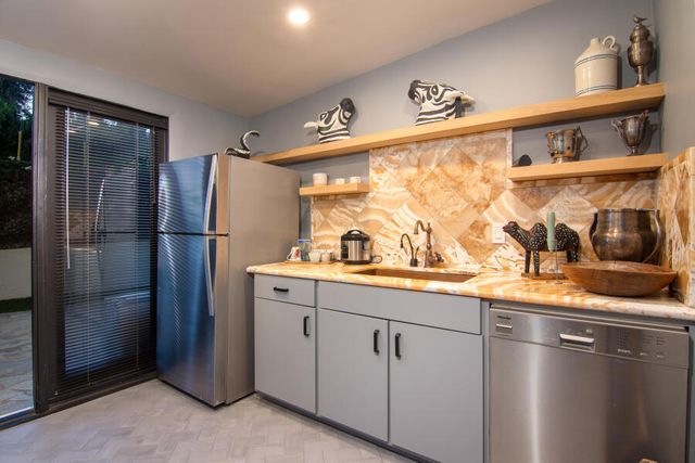 294 W Crestview Drive Drive, Palm Springs, CA 92264