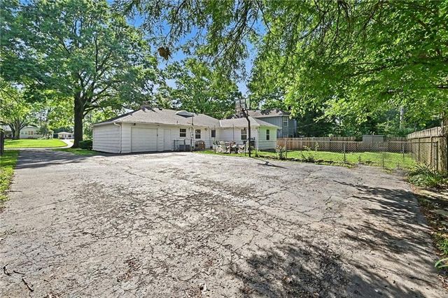 5020 Clark Drive, Roeland Park, KS 66205
