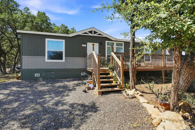 133 CANYON LAKE DR, Bandera, TX 78003