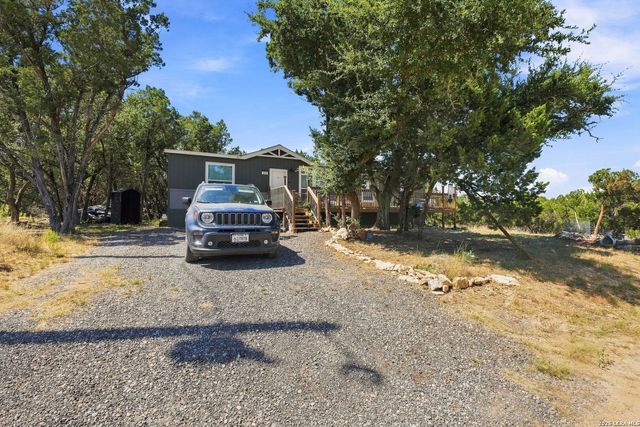 133 CANYON LAKE DR, Bandera, TX 78003