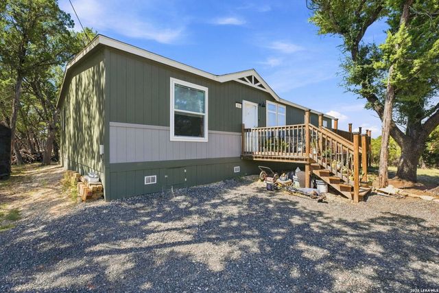 133 CANYON LAKE DR, Bandera, TX 78003