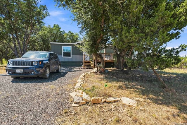 133 CANYON LAKE DR, Bandera, TX 78003