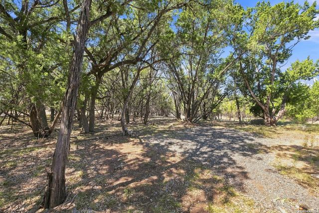 133 CANYON LAKE DR, Bandera, TX 78003