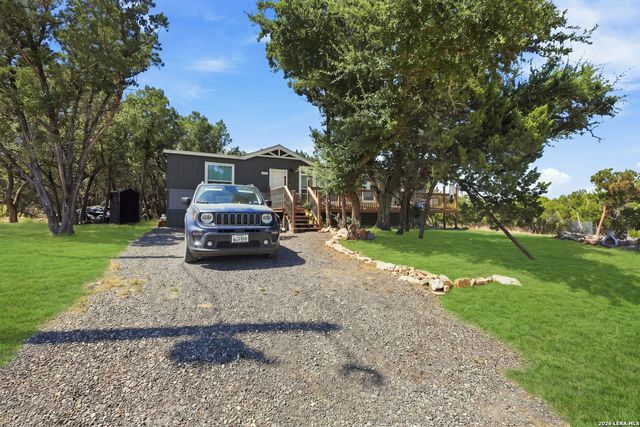 133 CANYON LAKE DR, Bandera, TX 78003