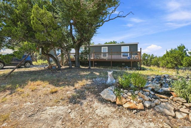 133 CANYON LAKE DR, Bandera, TX 78003
