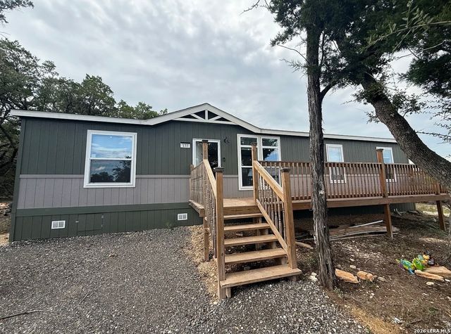 133 CANYON LAKE DR, Bandera, TX 78003