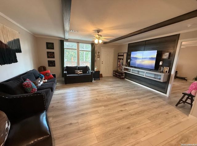 133 CANYON LAKE DR, Bandera, TX 78003