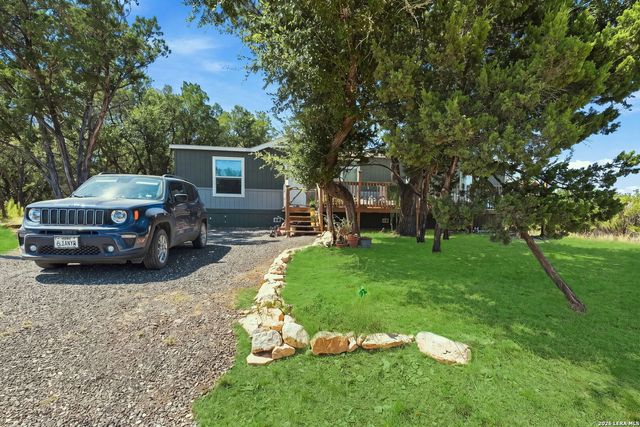 133 CANYON LAKE DR, Bandera, TX 78003