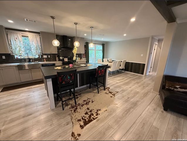 133 CANYON LAKE DR, Bandera, TX 78003