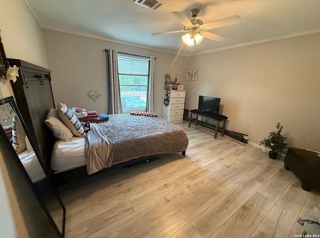 133 CANYON LAKE DR, Bandera, TX 78003
