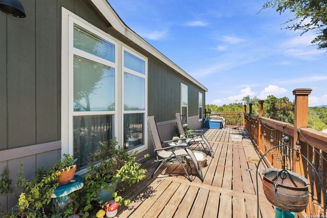 133 CANYON LAKE DR, Bandera, TX 78003