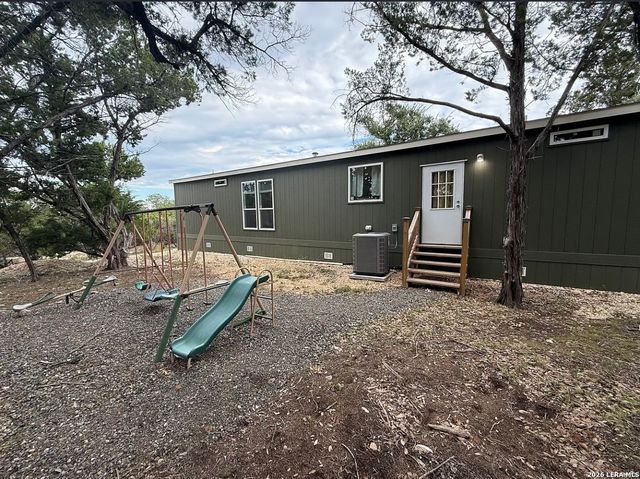133 CANYON LAKE DR, Bandera, TX 78003