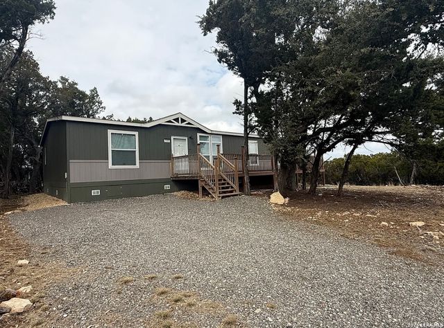 133 CANYON LAKE DR, Bandera, TX 78003