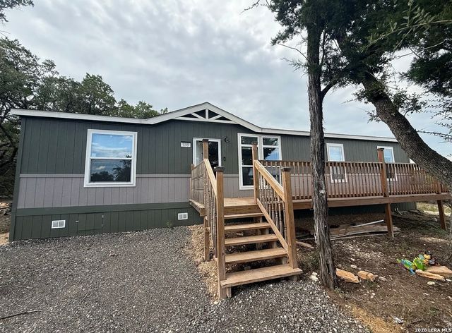 133 CANYON LAKE DR, Bandera, TX 78003