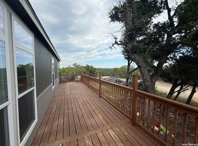 133 CANYON LAKE DR, Bandera, TX 78003
