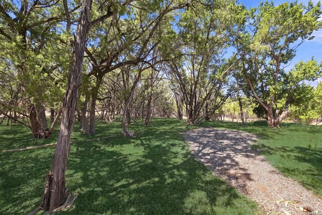 133 CANYON LAKE DR, Bandera, TX 78003