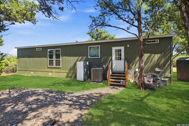133 CANYON LAKE DR, Bandera, TX 78003