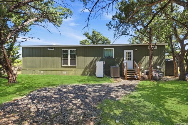 133 CANYON LAKE DR, Bandera, TX 78003