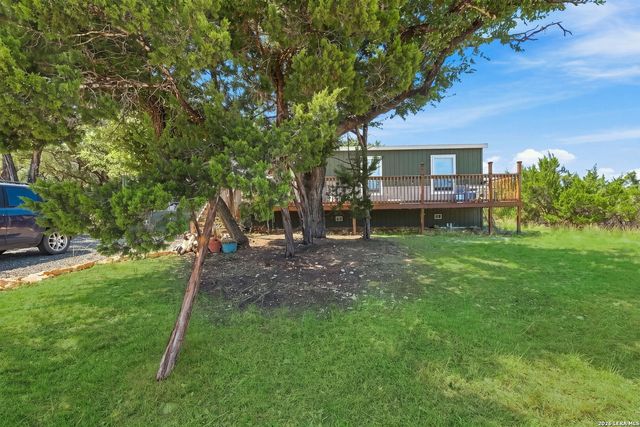 133 CANYON LAKE DR, Bandera, TX 78003