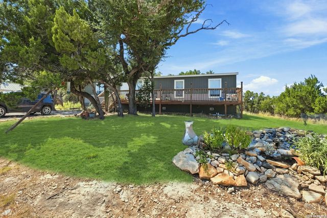 133 CANYON LAKE DR, Bandera, TX 78003