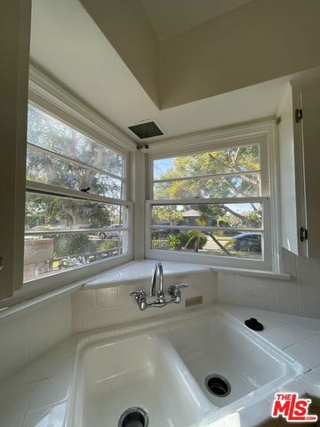 4434 Grand View Boulevard, Los Angeles, CA 90066