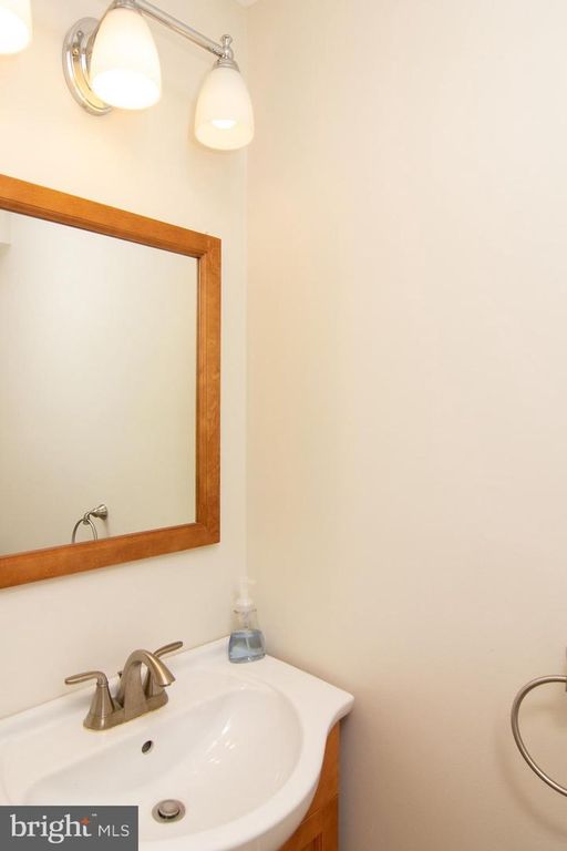 Image 14 of property listing at 168 FEDERAL ANN CT, Westminster, MD 21157